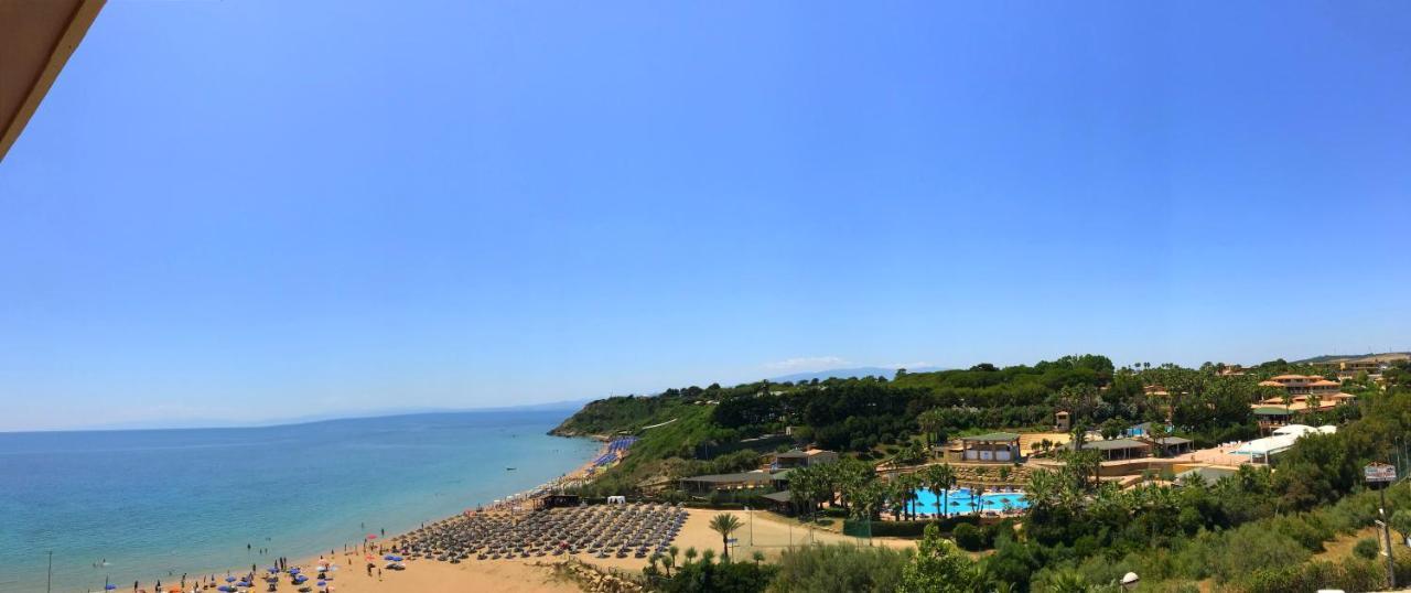 Appartamenti E Stanze Onde Blu Le Castella  Buitenkant foto
