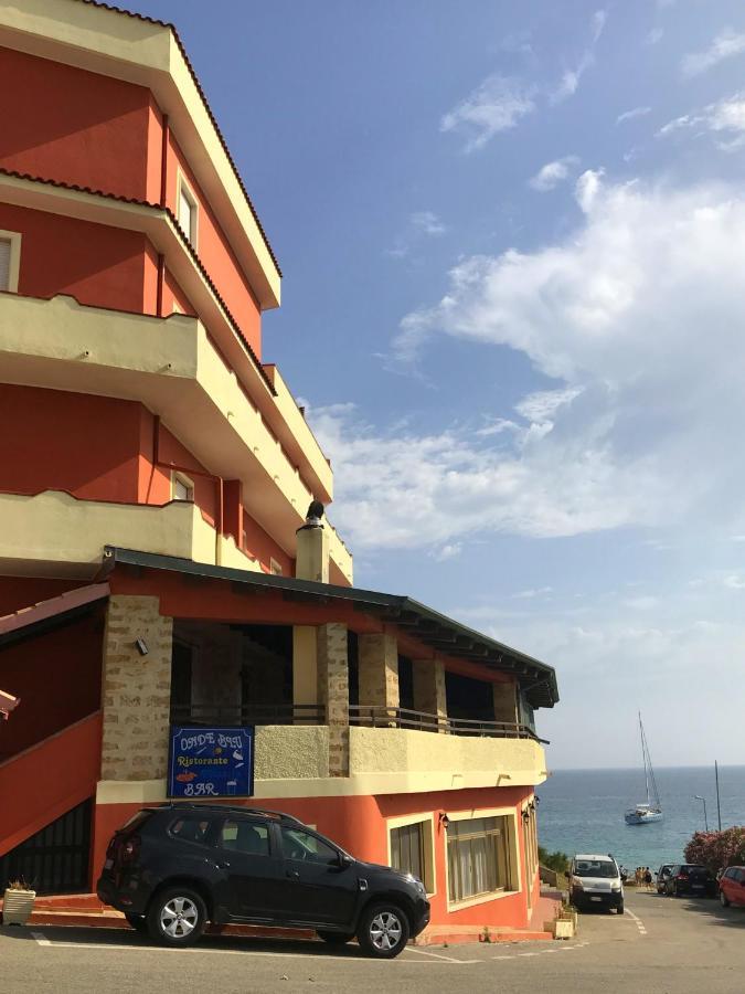 Appartamenti E Stanze Onde Blu Le Castella  Buitenkant foto