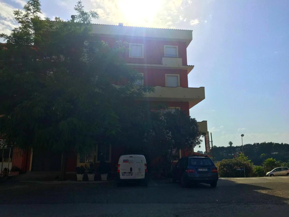 Appartamenti E Stanze Onde Blu Le Castella  Buitenkant foto
